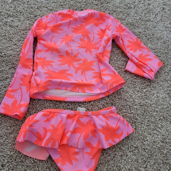 2 piece Oshkosh swimsuit - Picture 2 of 4
